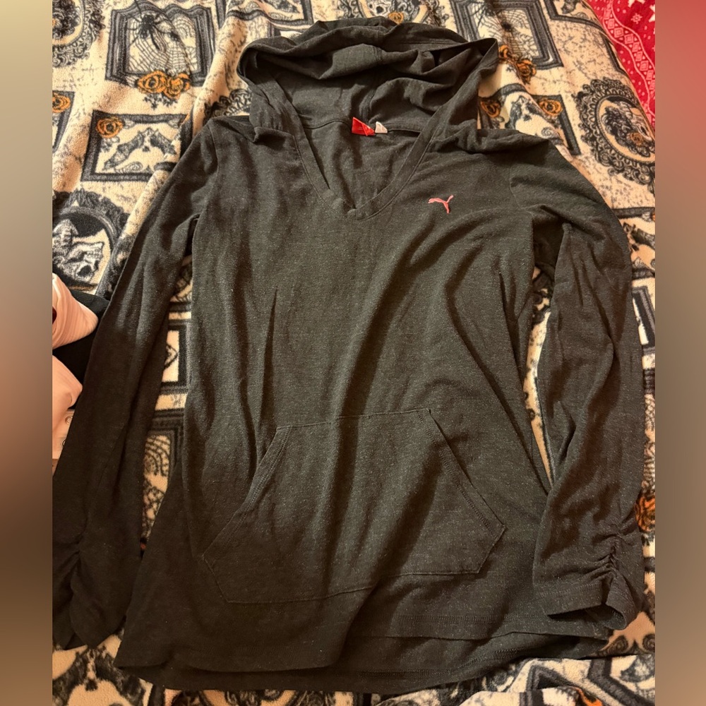 PUMA long sleeve with hood size Medium. Dark Blue.